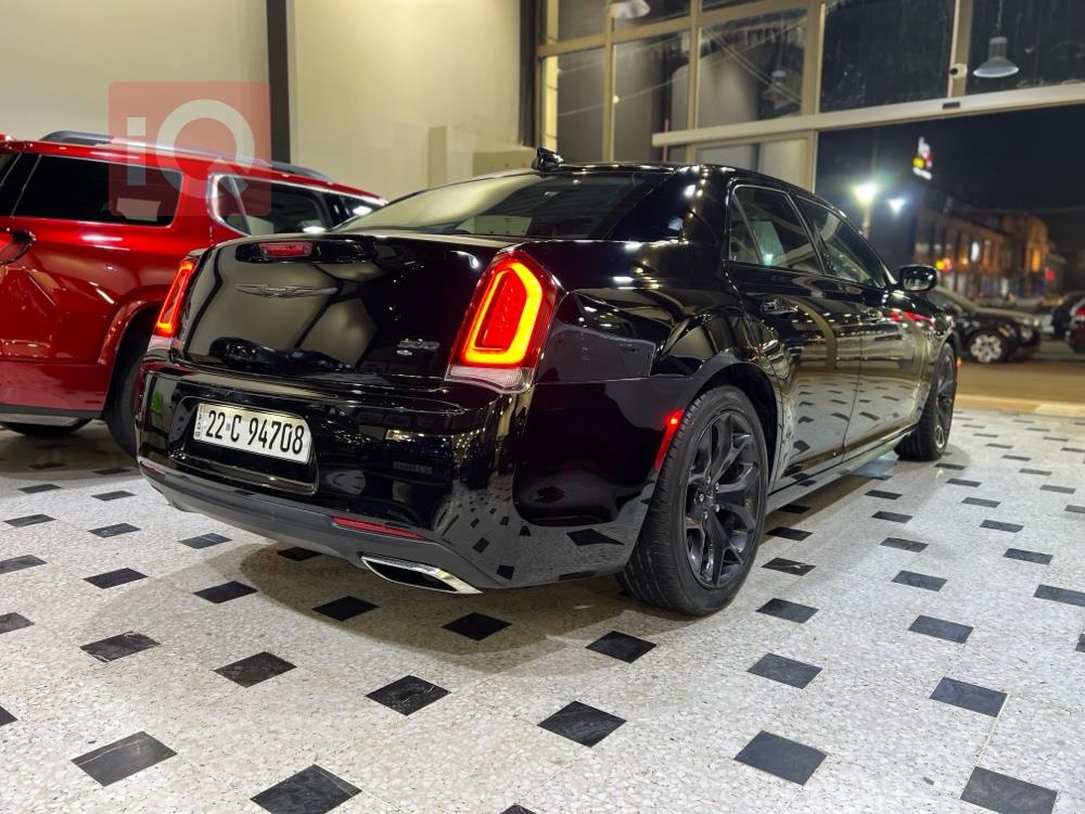 کرایسلەر 300